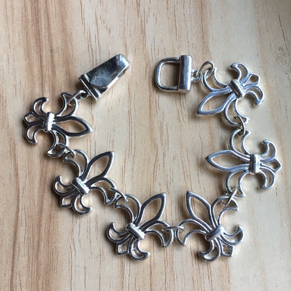 Vintage Jewelry - Vintage Fleur De Lis Bracelet Vintage Jewelry - Vintage Fleur De Lis Bracelet
